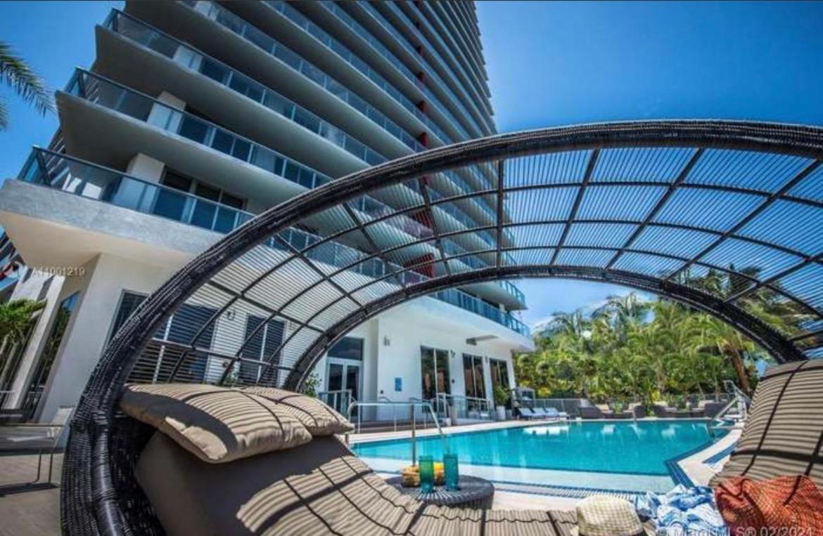 Stunning Penthouse Suite Waterfront 2Bd 2Ba Hallandale Beach Exterior photo