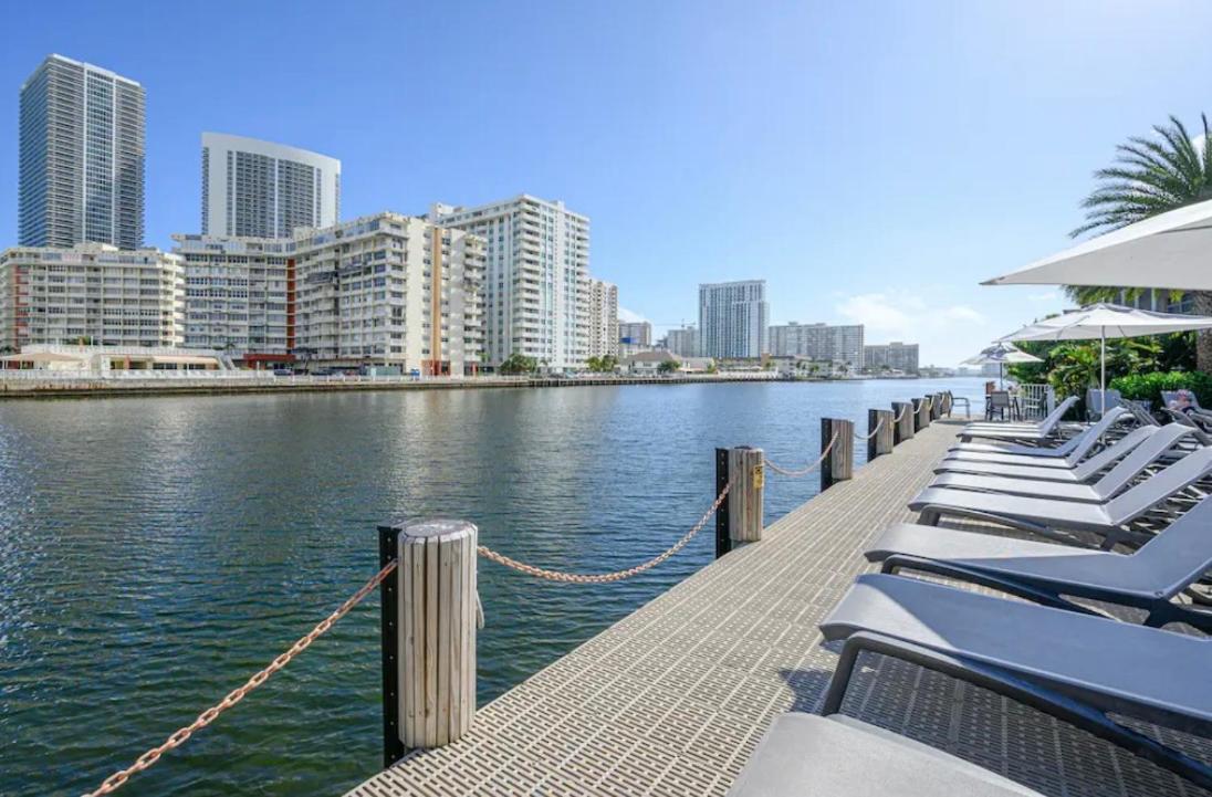 Stunning Penthouse Suite Waterfront 2Bd 2Ba Hallandale Beach Exterior photo